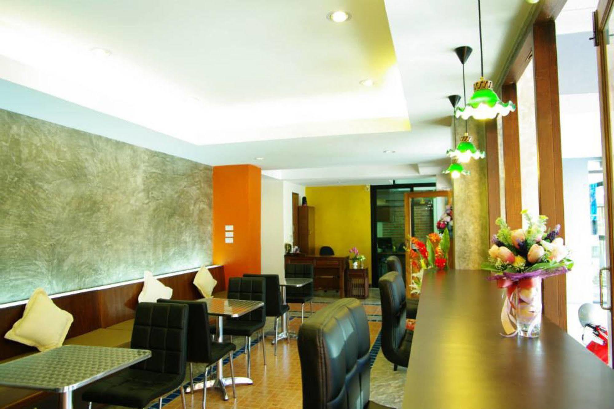 Отель Oyo 233 Sunshine House Чиангмай Экстерьер фото