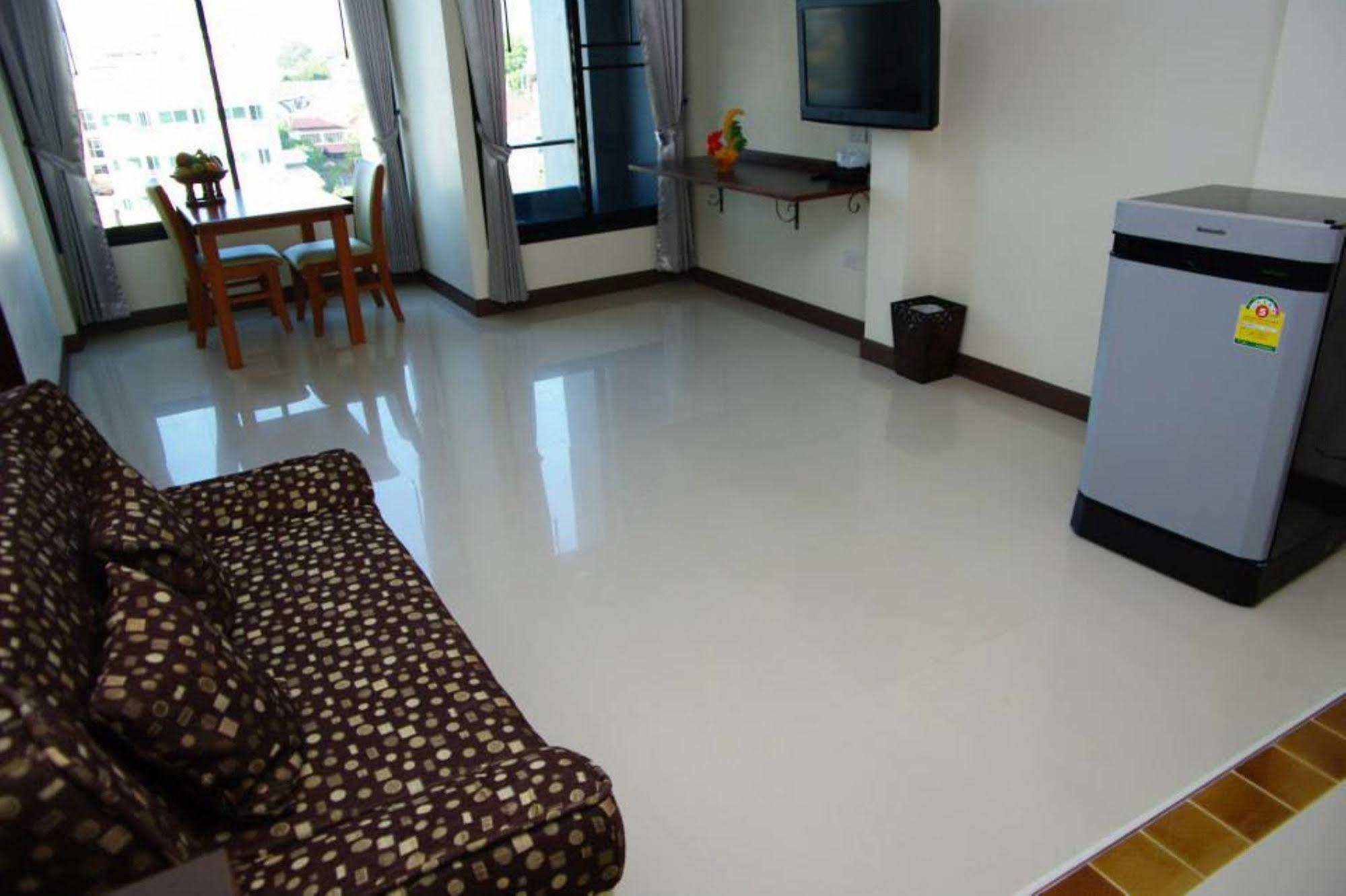 Отель Oyo 233 Sunshine House Чиангмай Экстерьер фото