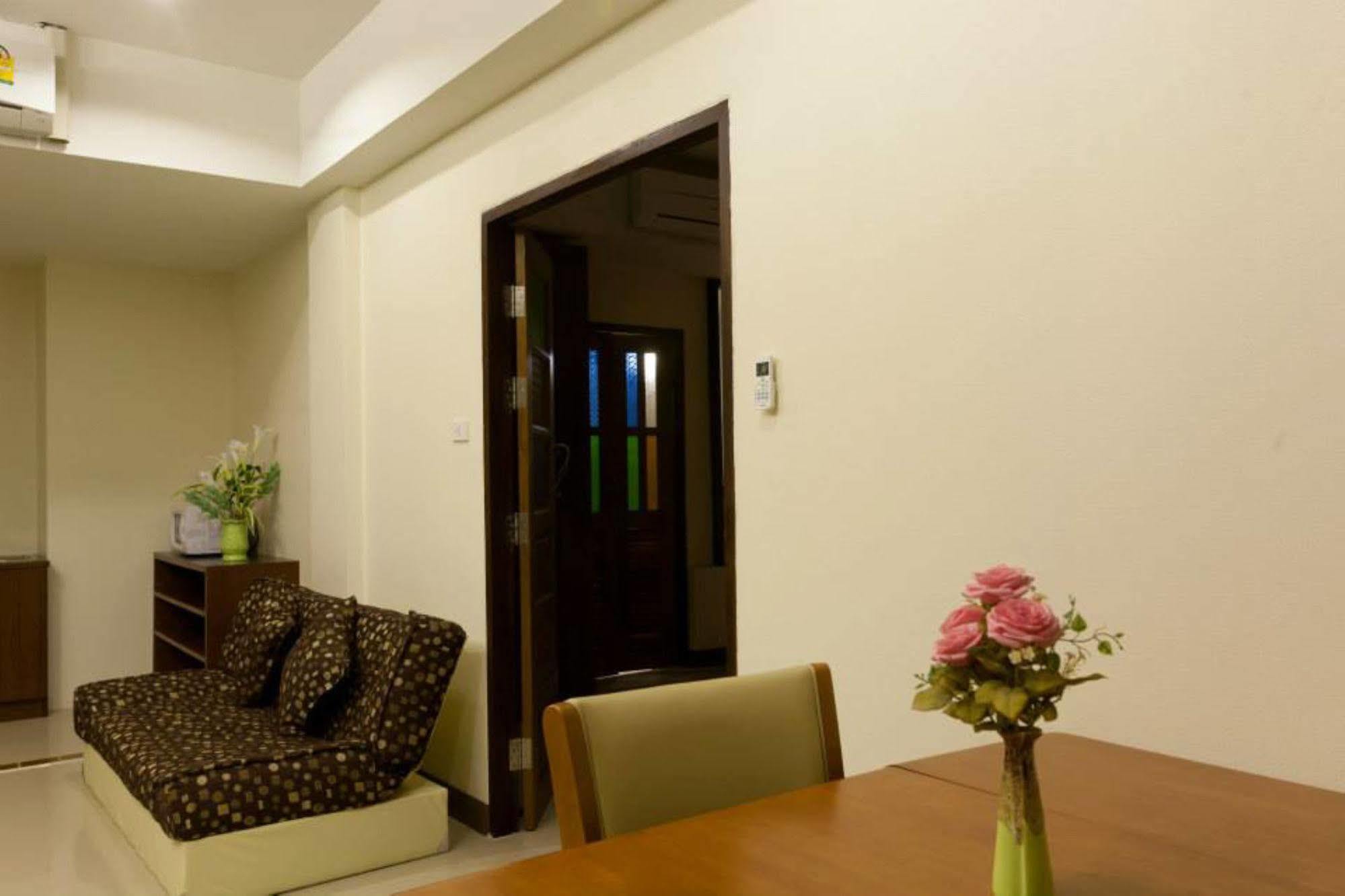 Отель Oyo 233 Sunshine House Чиангмай Экстерьер фото