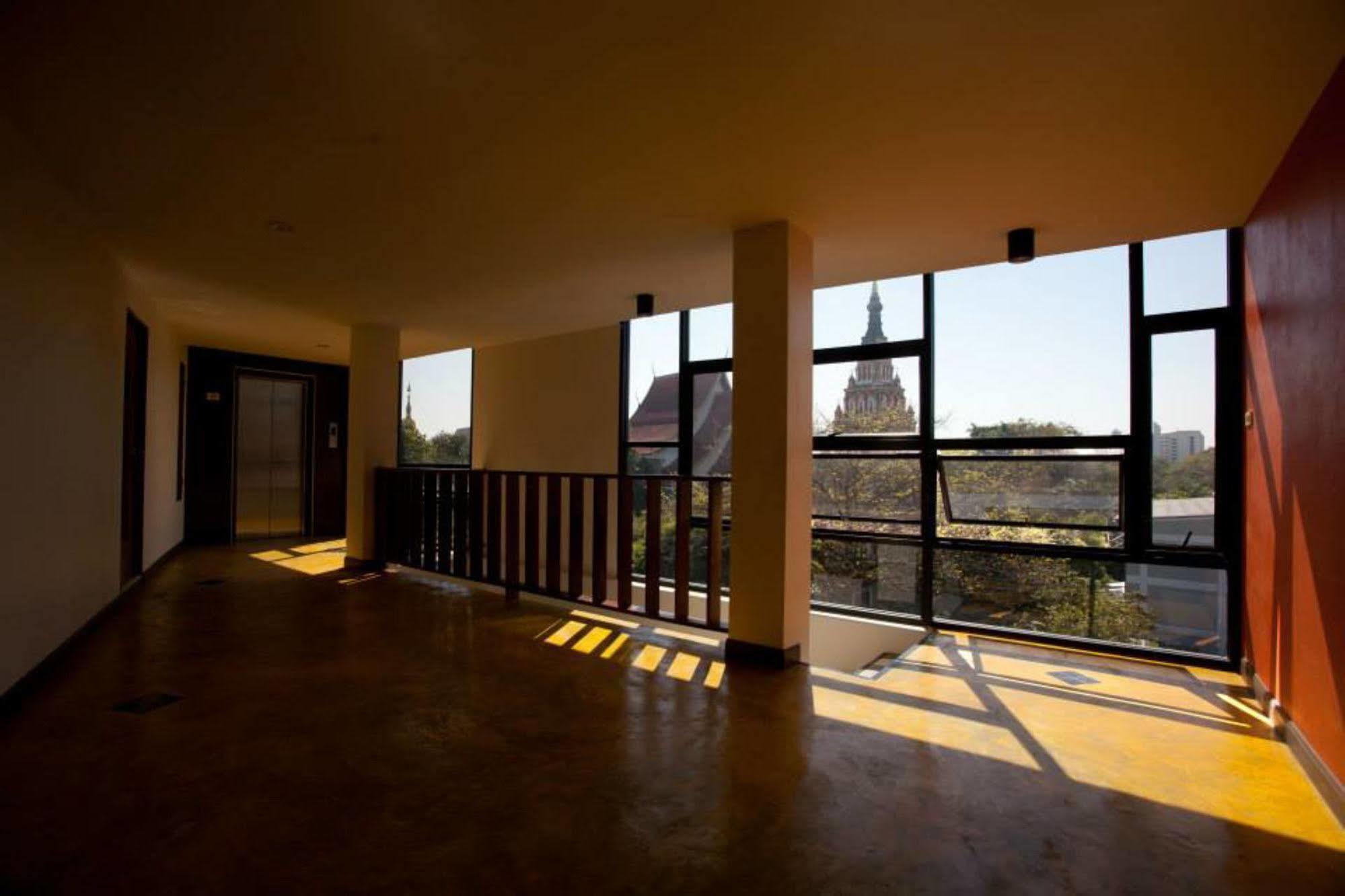 Отель Oyo 233 Sunshine House Чиангмай Экстерьер фото